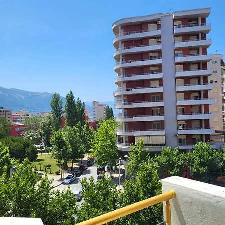 Rezarta Two Badroom Apartament דירה *